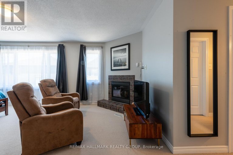 28553250/217-fountainhead-drive/mer-bleuebradley-estatesanderson-park/ottawa/ontario/K1W0C2_22