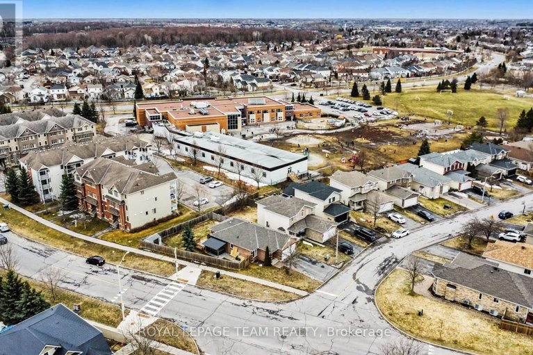 29555380/689-vermillion-drive/riverside-southgloucester-glen/ottawa/ontario/K1V1W2_33