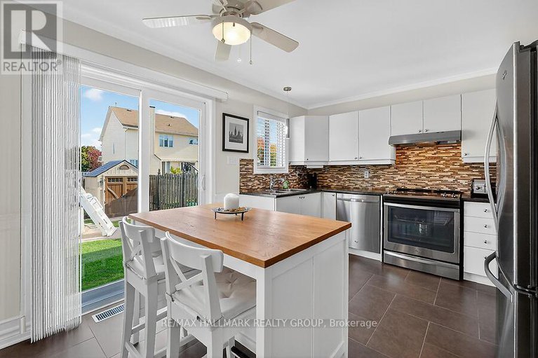 29008692/1915-orchardview-avenue/fallingbrookgardenway-south/ottawa/ontario/K4A3H1_9