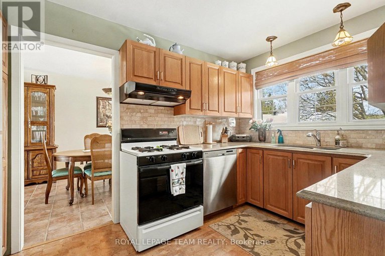 29172924/30-juniper-court/borden-farmstewart-farmcarleton-heightsparkwood-hills/ottawa/ontario/K2E5M6_12