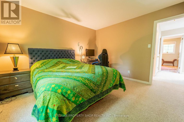28429385/566-falwyn-crescent-w/fallingbrookridgemount/ottawa/ontario/K4A2A4_33
