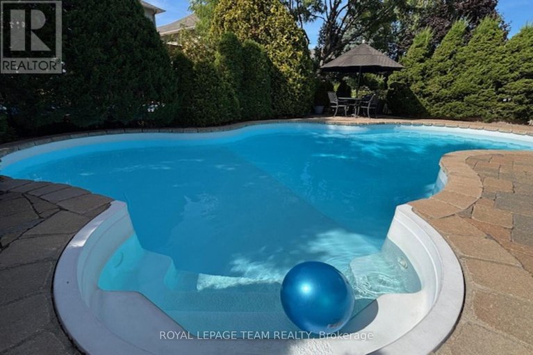 29471661/3113-apple-hill-drive-s/upper-hunt-club/ottawa/ontario/K1T3Z2_44