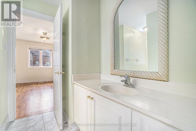 28638779/1702-ortona-avenue/carleton-heights/ottawa/ontario/K2C1W7_24