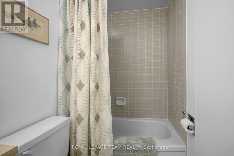28457035/708-20-chesterton-drive/borden-farmstewart-farmcarleton-heightsparkwood-hills/ottawa/ontario/K2E6Z7_31