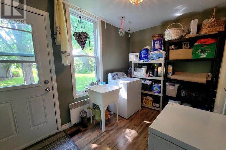 28427099/16-peter-street-s/maxville/north-glengarry/ontario/K0C1T0_20
