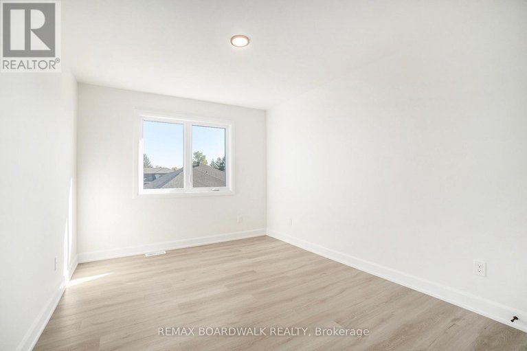 29490948/619-geneva-crescent/embrun/russell/ontario/K0A1W0_19