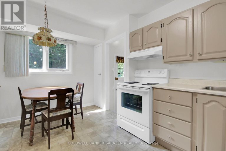 28626682/70-viewmount-drive/meadowlandscrestview/ottawa/ontario/K2G3C3_15