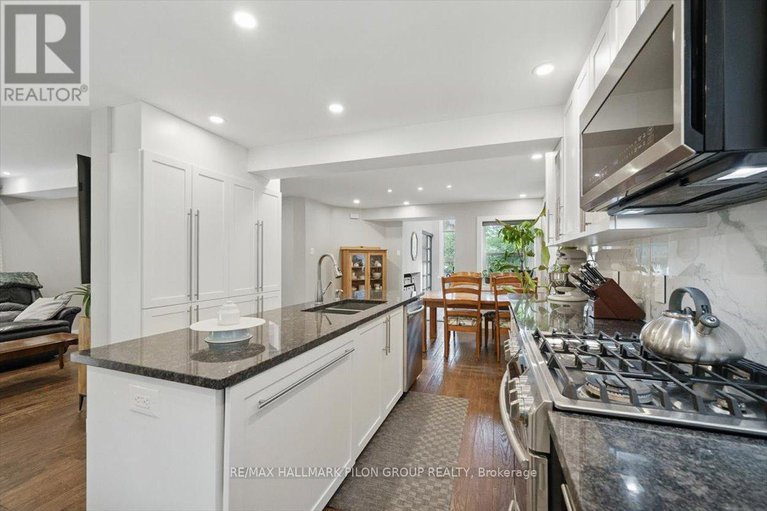 28420947/84-eastpark-drive/blackburn-hamlet/ottawa/ontario/K1B4A4_6