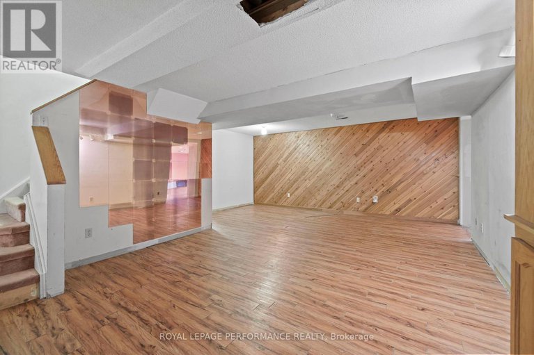 28857396/198-park-grove-drive/queenswood-heights-south/ottawa/ontario/K1E2T1_36