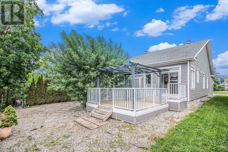 28448650/133-royal-landing-gate/north-grenville-twp-kemptville-south/north-grenville/ontario/K0G1J0_26