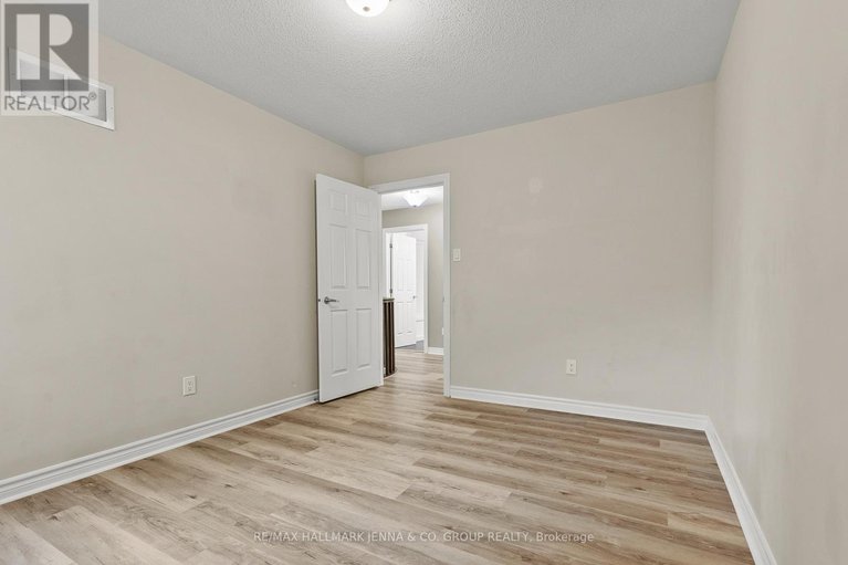 28911447/326-gallantry-way/stittsville-north/ottawa/ontario/K2S0P8_32