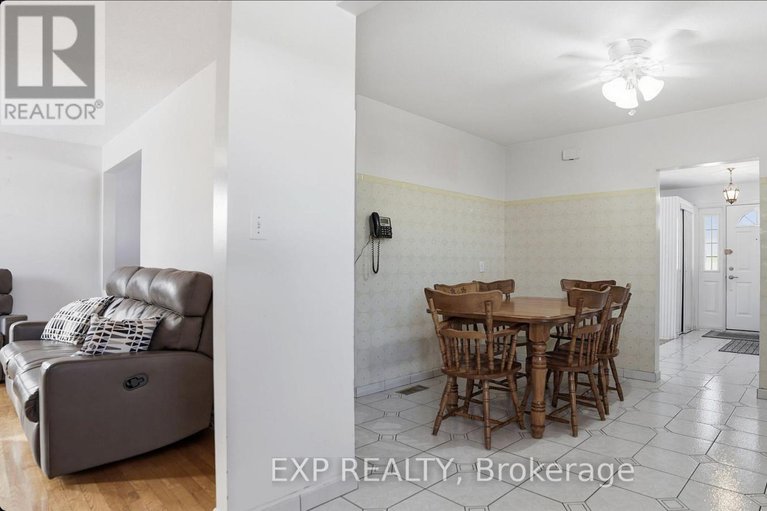 29285178/20-wallford-way/city-viewskylinefisher-heightsparkwood-hills/ottawa/ontario/K2E6B4_11