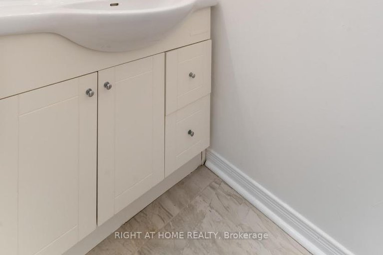 29142907/70-halley-street/heritage-park/ottawa/ontario/K2J3R3_10