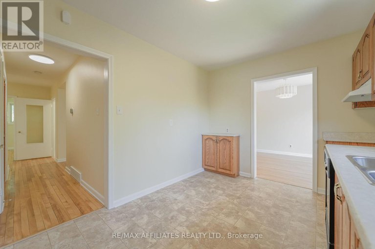 28513866/536-browning-avenue/riverview-park/ottawa/ontario/K1G0T4_18