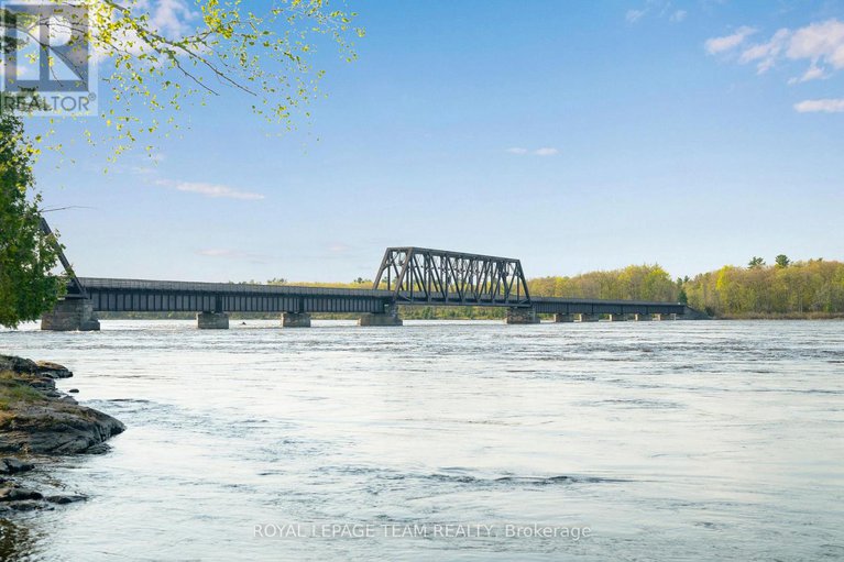 28320993/270-morris-island-drive/fitzroy/ottawa/ontario/K7S3G7_41