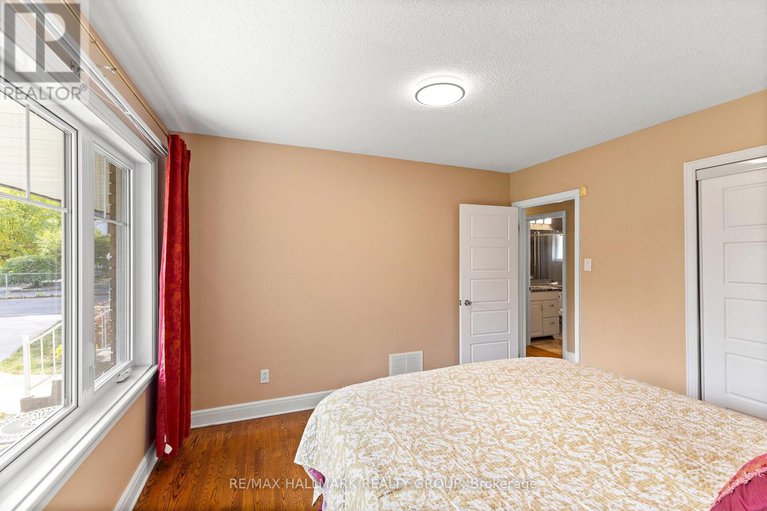 29013157/18-kerry-crescent/city-viewskylinefisher-heightsparkwood-hills/ottawa/ontario/K2E5V6_20