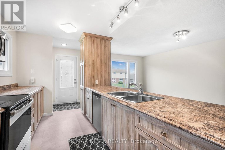 28617212/68-boyd-street/vankleek-hill/champlain/ontario/K0B1R0_13
