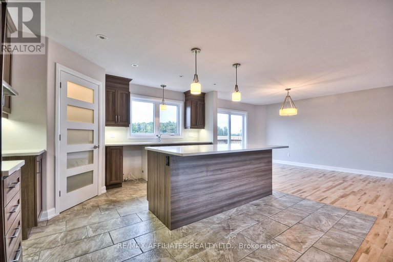 28184817/619-geneva-crescent/embrun/russell/ontario/K0A1W0_8