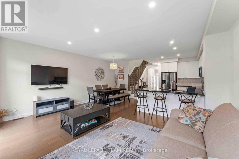28414492/325-cosanti-drive/remainder-of-stittsville-area/ottawa/ontario/K2S2W6_15