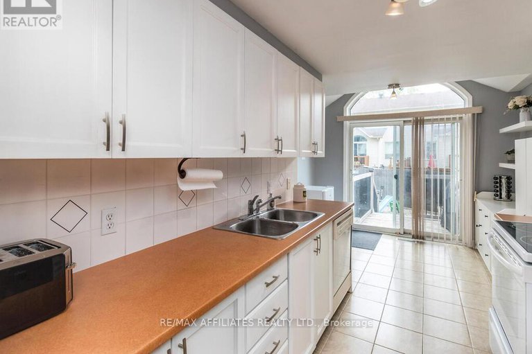 28629180/6-eagleview-street/emerald-meadowstrailwest/ottawa/ontario/K2M2R2_13