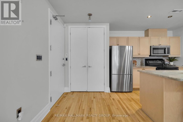 29302759/203-260-besserer-street/sandy-hill/ottawa/ontario/K1N1J3_5