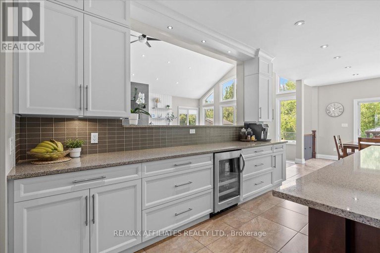 29024438/1610-linkland-court/cumberland-estates/ottawa/ontario/K4C0A5_18