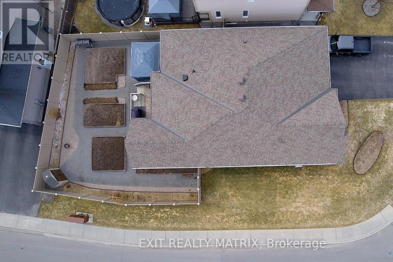 29600894/484-bruges-street/embrun/russell/ontario/K0A1W0_44