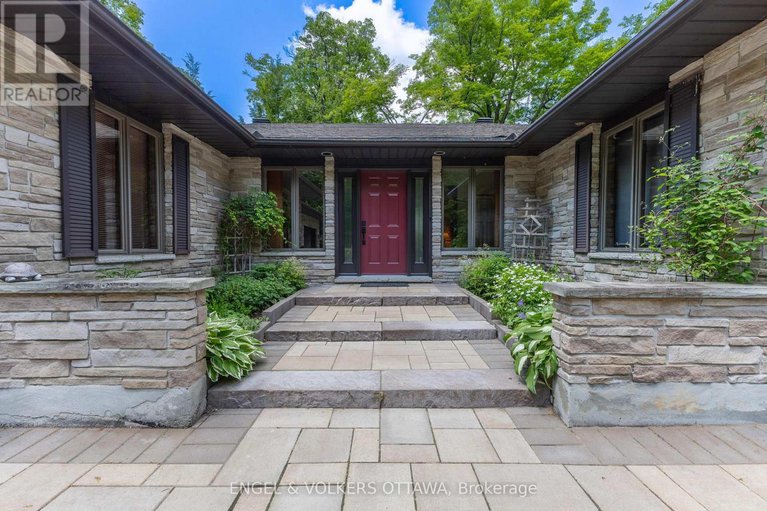 28451824/7-deerfield-drive/mcnabbraeside-twps/mcnabbraeside/ontario/K0A3L0_1