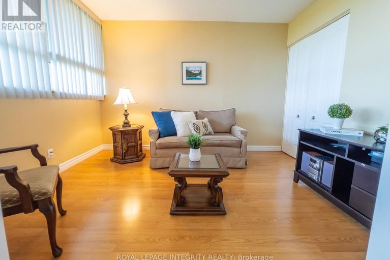 29173938/1008-555-brittany-drive/viscount-alexander-park/ottawa/ontario/K1K4C5_16