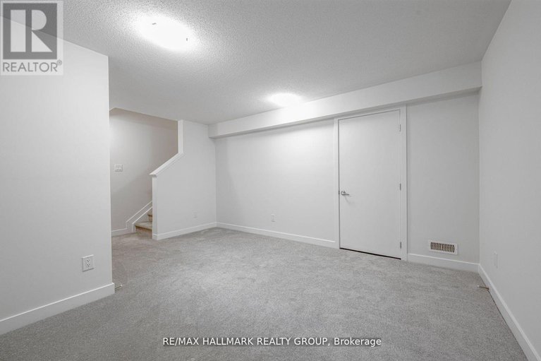 29143523/6357-perth-street/btwn-franktown-rd-fallowfield-rd/ottawa/ontario/K0A2Z0_35