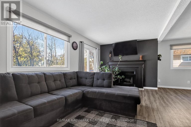 29580868/37-priam-way/westcliffe-estates/ottawa/ontario/K2H8S7_9