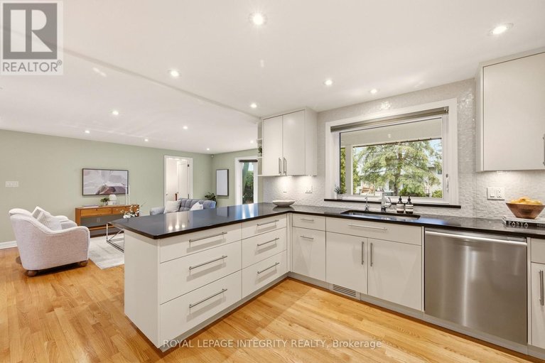 29618053/68-beaver-ridge/city-viewskylinefisher-heightsparkwood-hills/ottawa/ontario/K2E6E4_21