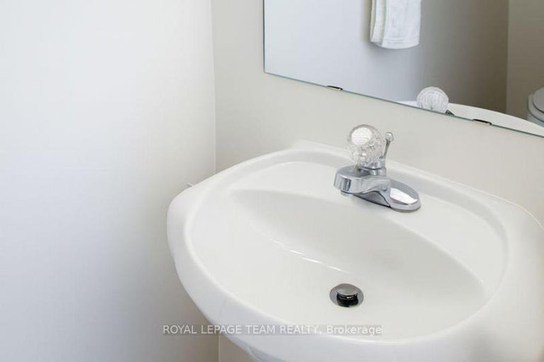 29399139/20-heartleaf-private/hunt-club-parkgreenboro/ottawa/ontario/K1T3Z9_12