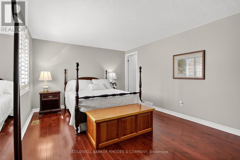 29154469/8-confederation-private/mooneys-bayriverside-park/ottawa/ontario/K1V9W6_19