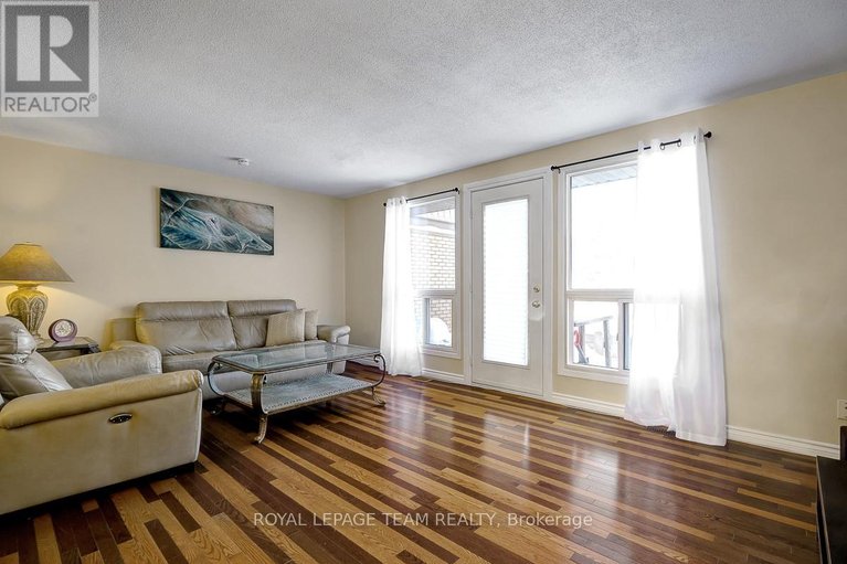 29537105/35-2027-stonehenge-crescent/pineview/ottawa/ontario/K1B4N7_6