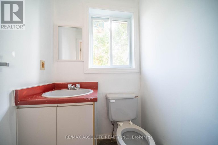 28835290/294-therese-avenue/town-of-rockland/clarence-rockland/ontario/K4K1G9_21