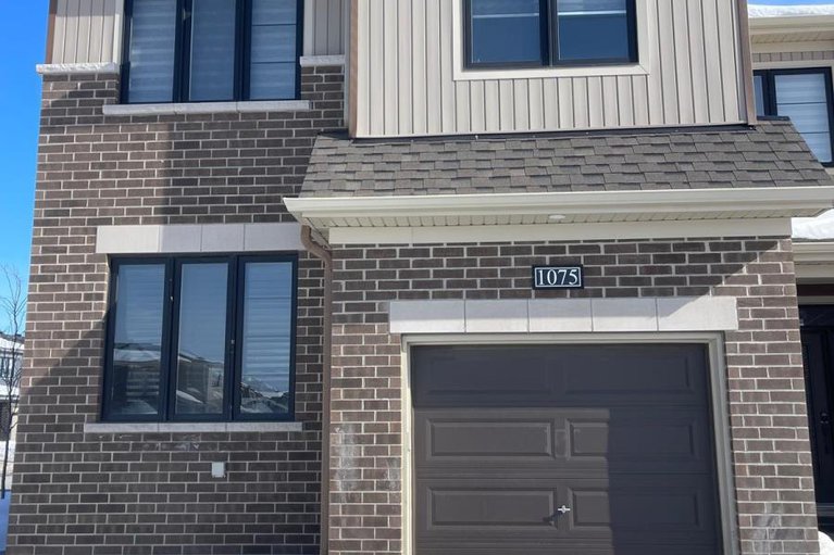 29386902/1075-ballyhale-heights/half-moon-bay/ottawa/ontario/K2J6Y1_1