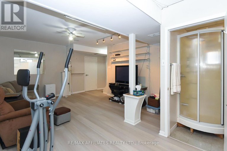 28846250/323-fullerton-avenue/overbrookcastle-heights/ottawa/ontario/K1K1K2_39