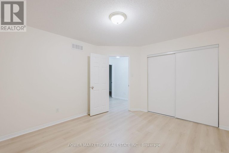 29074509/318-rustic-hills-crescent/springridgeeast-village/ottawa/ontario/K4A5A8_29