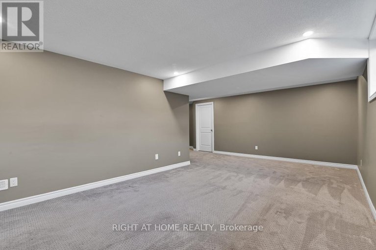 29583768/213-esturgeon-street/avalon-west/ottawa/ontario/K4A1G3_30