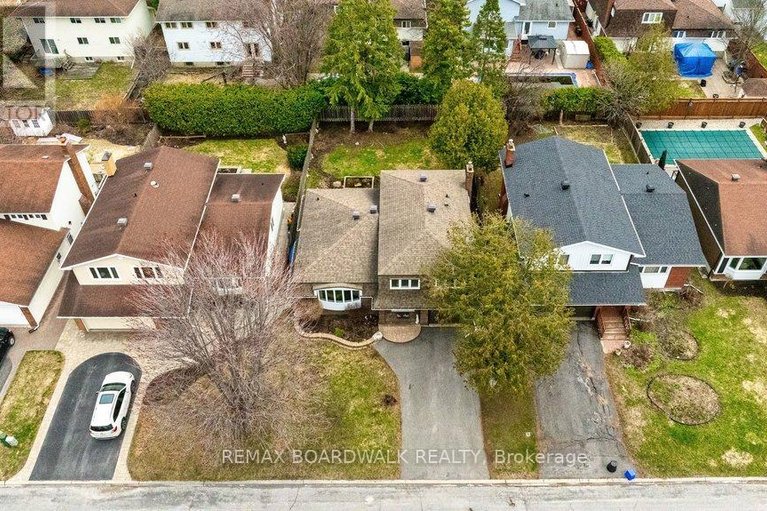 29646325/1703-fieldstone-crescent/convent-glen-south/ottawa/ontario/K1C1R6_35