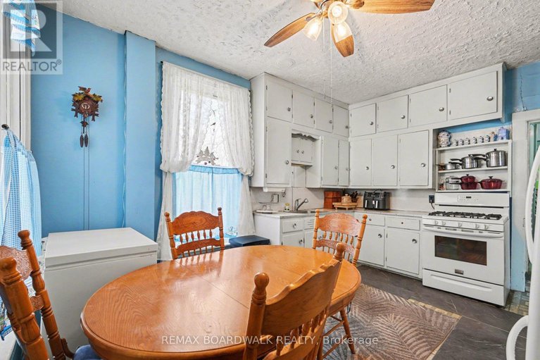 29437063/101-church-street/almonte/mississippi-mills/ontario/K0A1A0_8