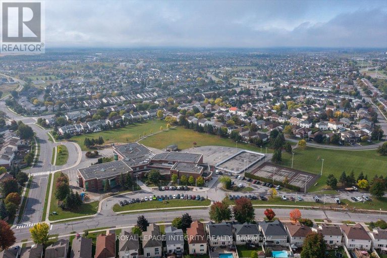 28906811/2018-winsome-terrace/fallingbrookgardenway-south/ottawa/ontario/K4A4Y4_48