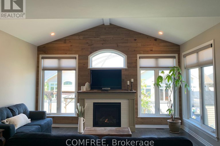 28417378/819-tewin-circle/camelot/ottawa/ontario/K4A1K2_7