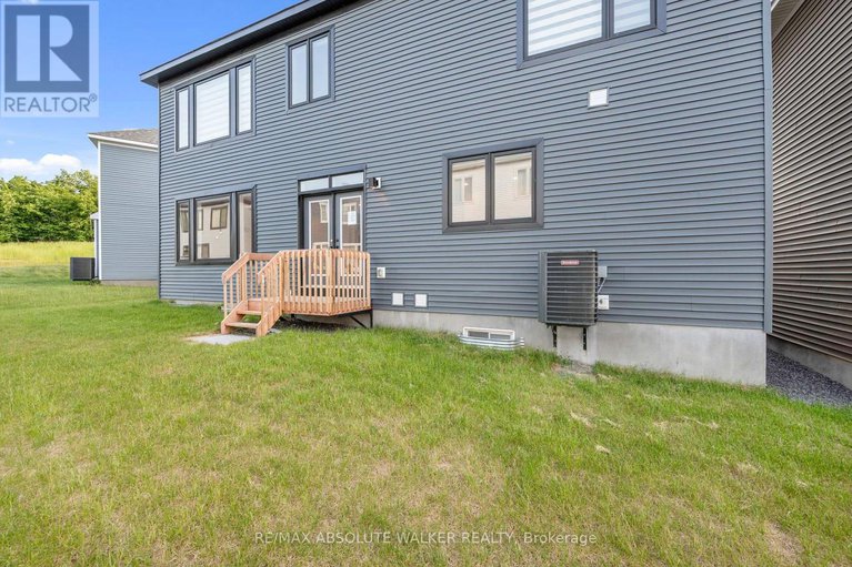 28886486/440-appalachian-circle/half-moon-bay/ottawa/ontario/K2J6X4_44