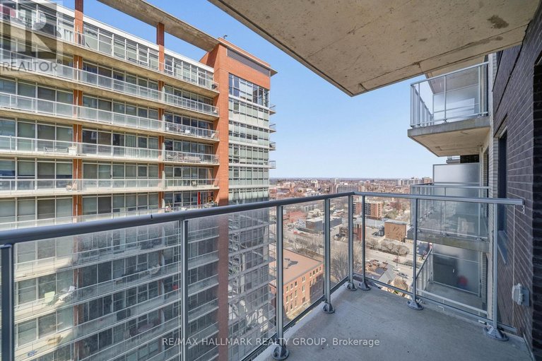 29589401/1703-180-george-street/lower-townbyward-market/ottawa/ontario/K1N0G8_18