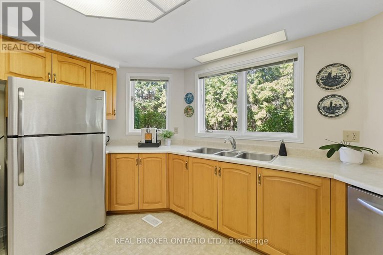 28875252/3-red-oaks-trail/stittsville-central/ottawa/ontario/K2S1E2_12