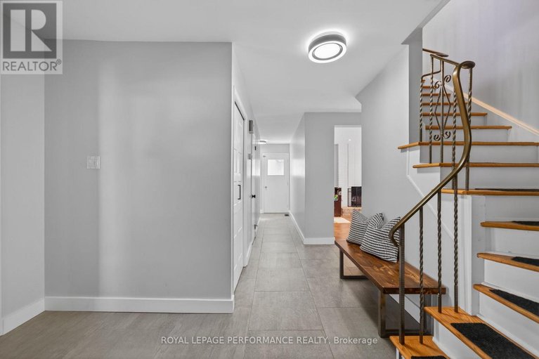 29668804/31-northpark-drive/blackburn-hamlet/ottawa/ontario/K1B3R7_4