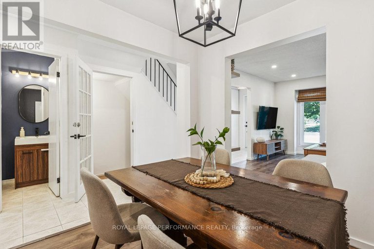 28749249/68-1732-shamandura-lane/orleanssunridge/ottawa/ontario/K1C6Z9_15