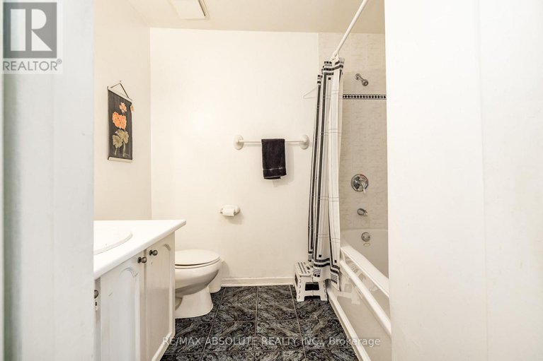 28797061/7-ramsgate-private-e/mooneys-bayriverside-park/ottawa/ontario/K1V8M4_24